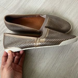 Fry Metallic Flats